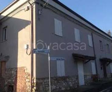 casa indipendente in vendita a Gazzola in zona Momeliano