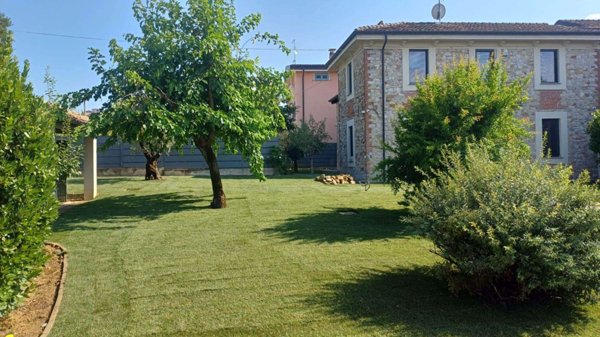 casale in vendita a Gazzola in zona Momeliano