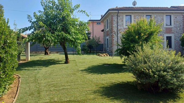 casale in vendita a Gazzola in zona Momeliano