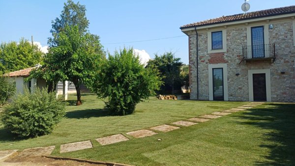 casa indipendente in vendita a Gazzola in zona Momeliano