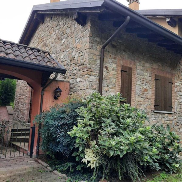casa semindipendente in vendita a Gazzola in zona Rivalta