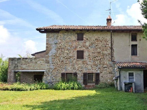 casa indipendente in vendita a Gazzola in zona Momeliano
