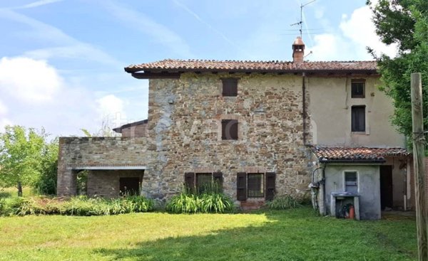 casa indipendente in vendita a Gazzola in zona Momeliano