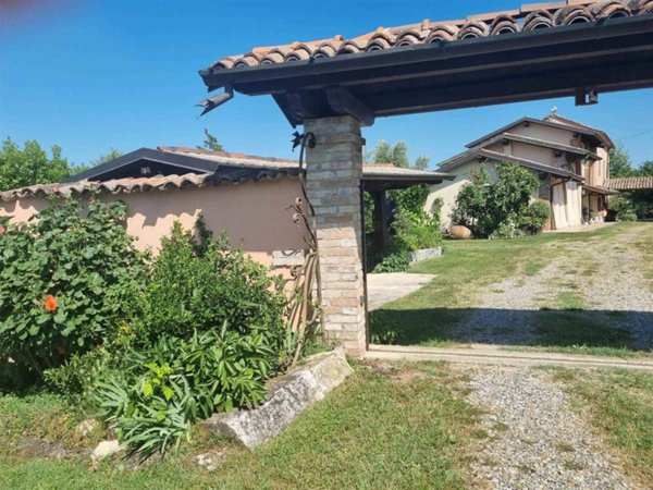 casa indipendente in vendita a Gazzola in zona Momeliano
