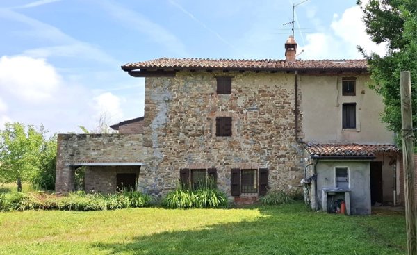 casa indipendente in vendita a Gazzola in zona Momeliano