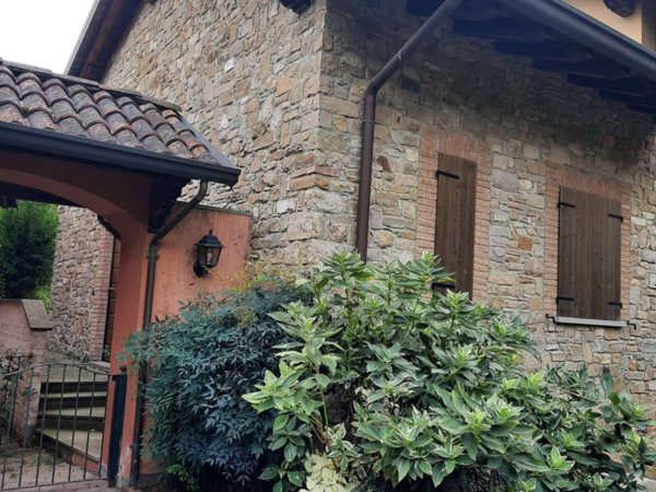 casa indipendente in vendita a Gazzola in zona Rivalta
