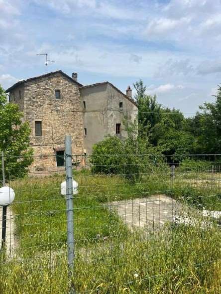 casa indipendente in vendita a Gazzola in zona Momeliano