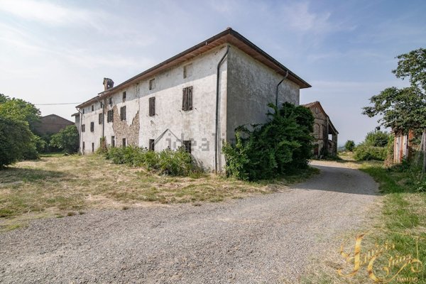 villa in vendita a Gazzola in zona Rezzanello