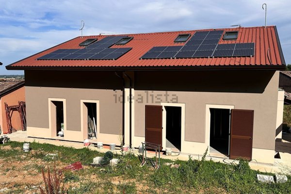 casa indipendente in vendita a Gazzola in zona Rivalta