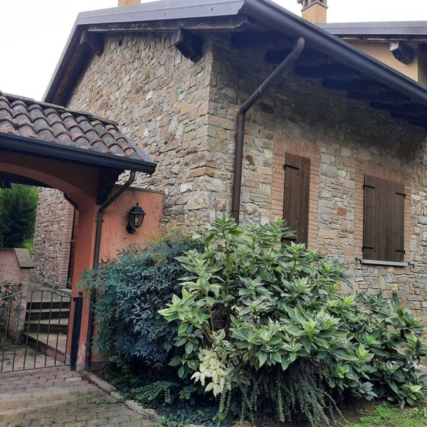 casa semindipendente in vendita a Gazzola in zona Rivalta