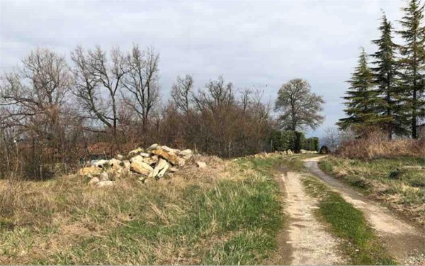 terreno edificabile in vendita a Gazzola