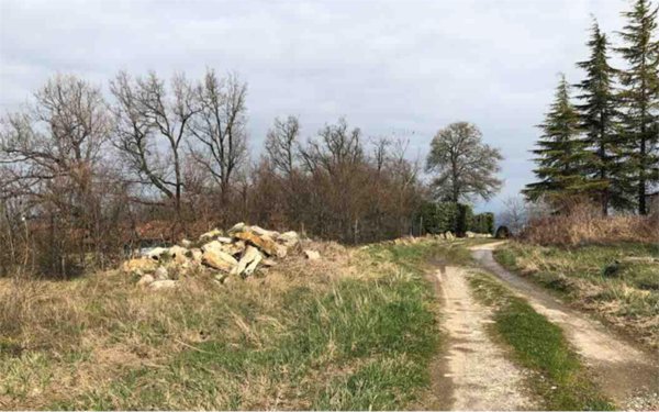 terreno edificabile in vendita a Gazzola