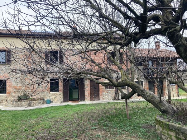 casale in vendita a Gazzola in zona Rivalta