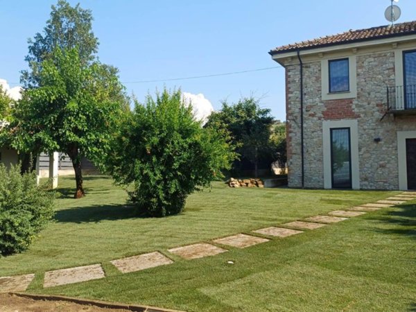 casa indipendente in vendita a Gazzola in zona Momeliano