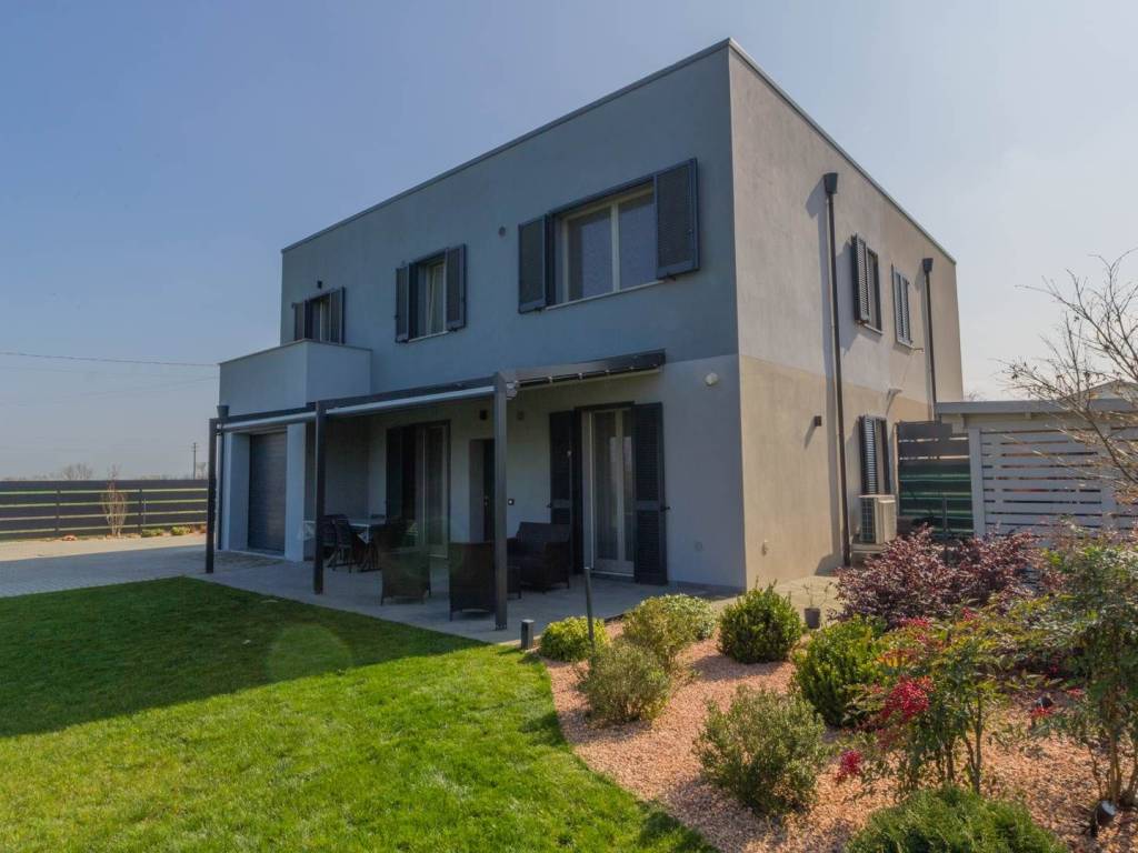 casa indipendente in vendita a Gazzola in zona Rivalta