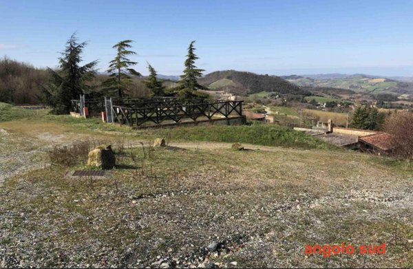 terreno edificabile in vendita a Gazzola