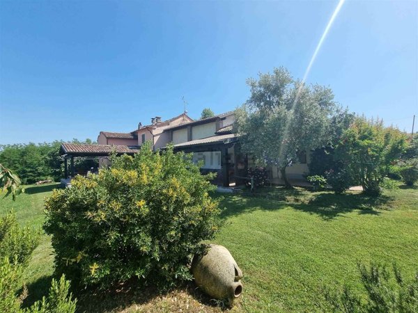 casa indipendente in vendita a Gazzola in zona Momeliano