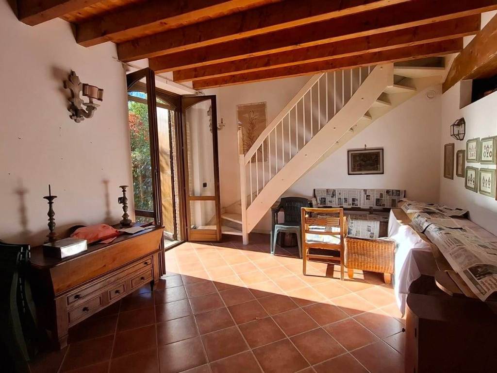 casa indipendente in vendita a Gazzola in zona Rivalta