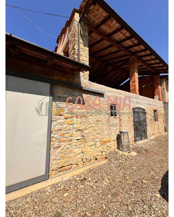casale in vendita a Gazzola in zona Momeliano