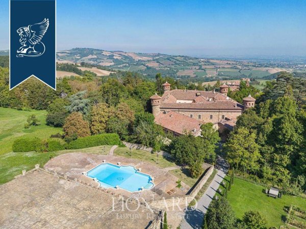 intera palazzina in vendita a Gazzola in zona Momeliano