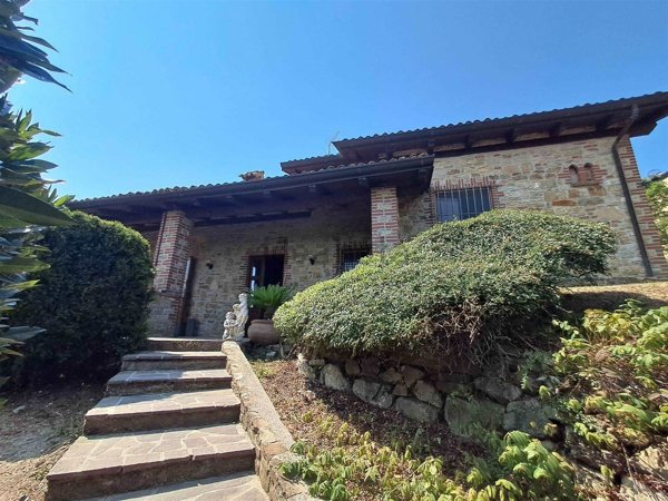 casa indipendente in vendita a Gazzola in zona Rezzanello
