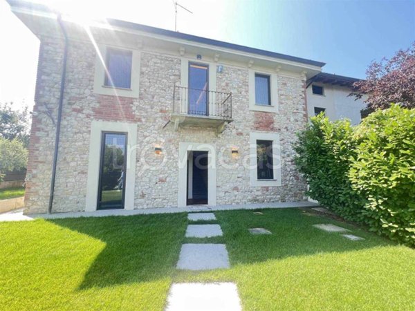 casa indipendente in vendita a Gazzola in zona Momeliano
