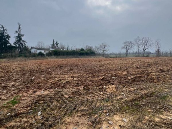 terreno edificabile in vendita a Gazzola in zona Rivalta