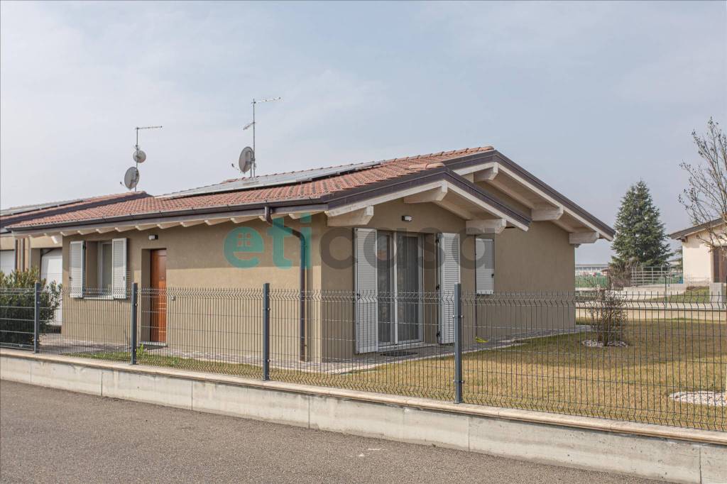 casa indipendente in vendita a Gossolengo