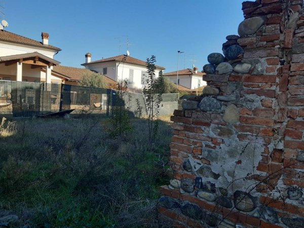 terreno edificabile in vendita a Gossolengo in zona Settima