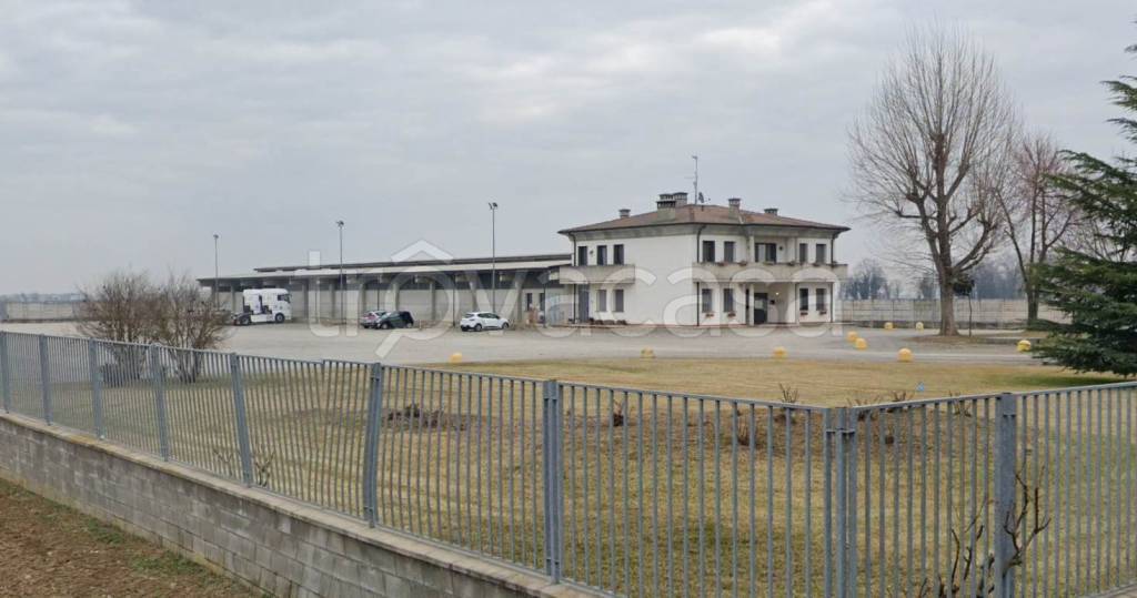 locale commerciale in vendita a Gossolengo