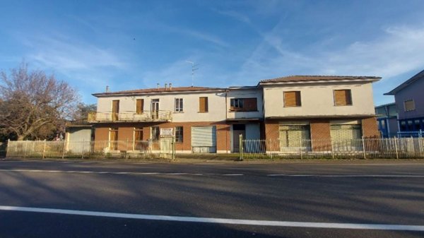 locale commerciale in vendita a Gossolengo