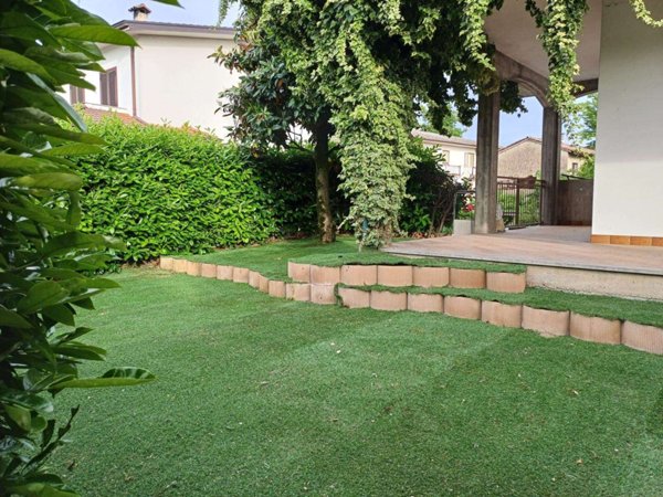 casa indipendente in vendita a Gossolengo