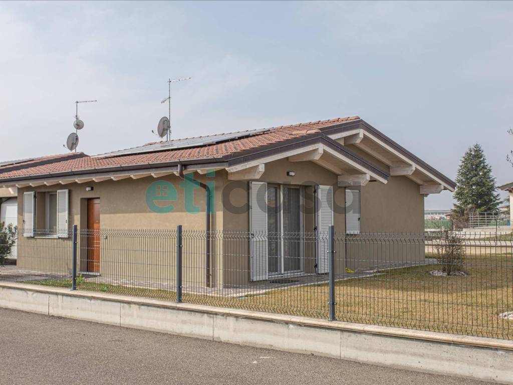 casa indipendente in vendita a Gossolengo