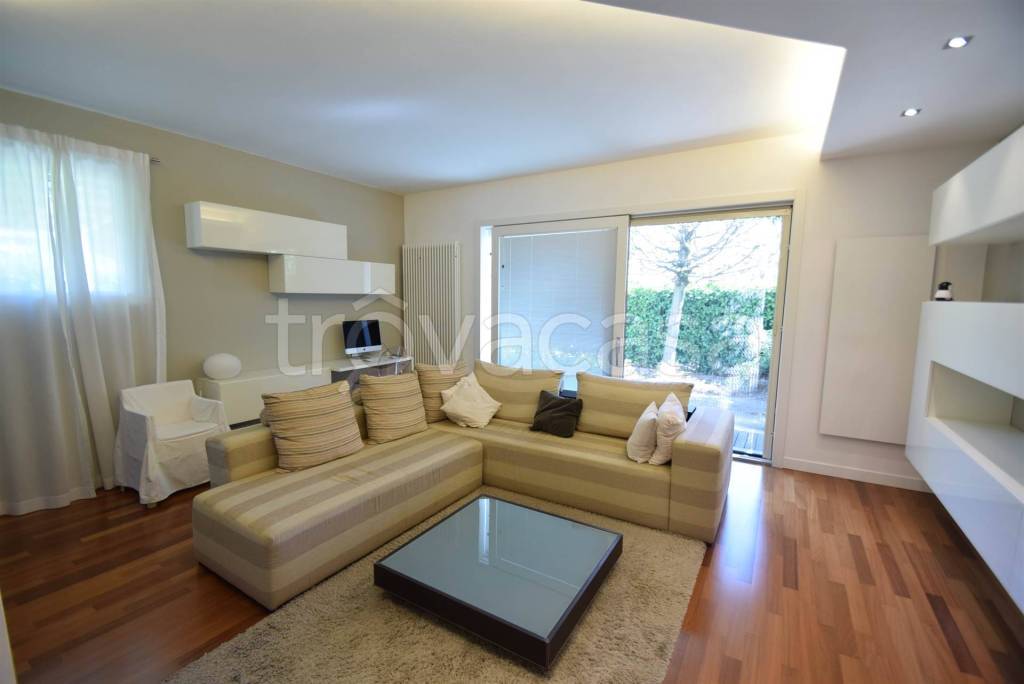 casa indipendente in vendita a Gossolengo