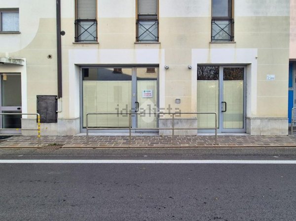 locale commerciale in vendita a Gossolengo
