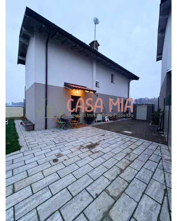 casa indipendente in vendita a Gossolengo in zona Rossia