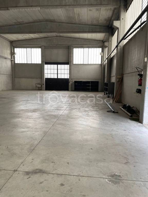 locale commerciale in vendita a Gossolengo