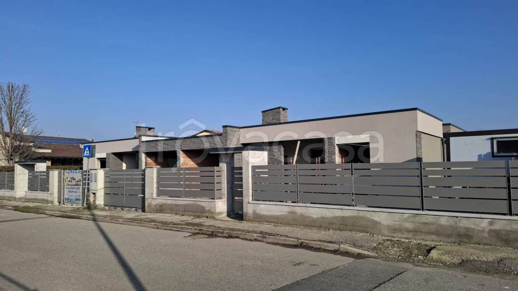 casa indipendente in vendita a Gossolengo