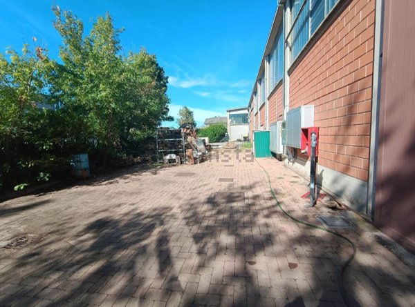 locale commerciale in vendita a Gossolengo in zona Settima