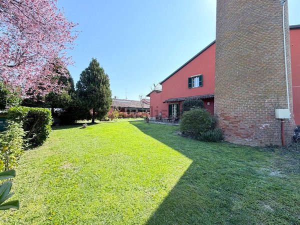 casa indipendente in vendita a Gossolengo in zona Caratta