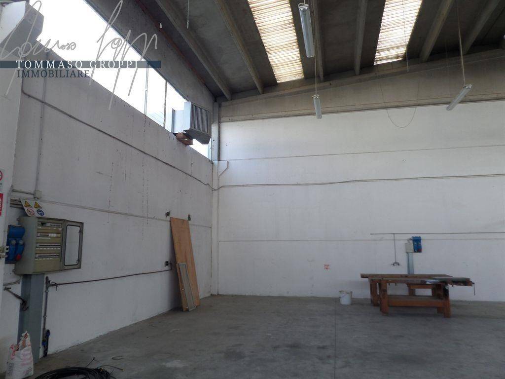 locale commerciale in vendita a Gragnano Trebbiense