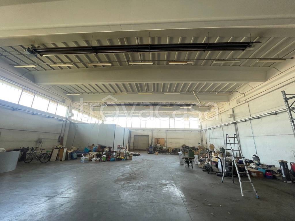 locale commerciale in vendita a Gragnano Trebbiense in zona Gragnanino
