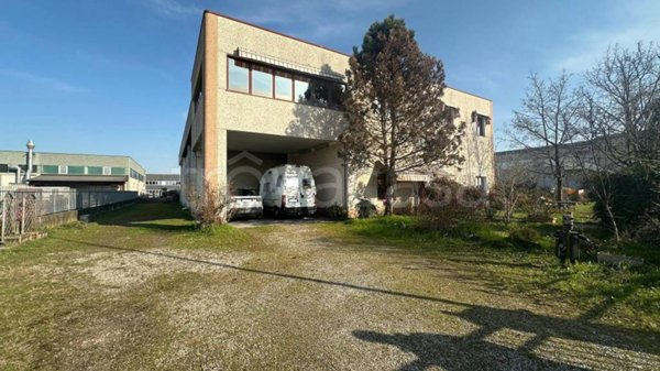 locale commerciale in vendita a Gragnano Trebbiense
