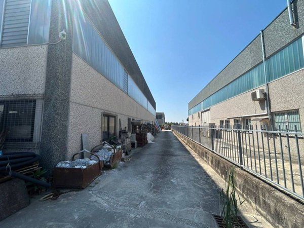 locale commerciale in vendita a Gragnano Trebbiense