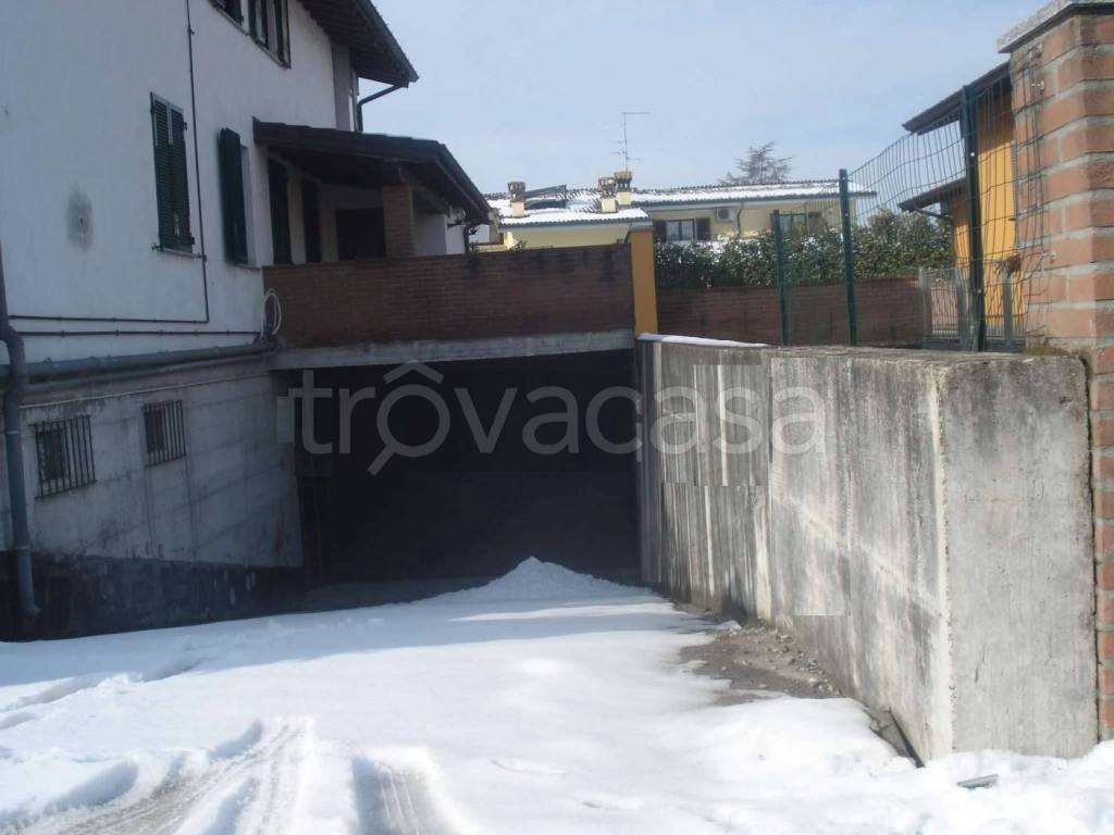locale commerciale in vendita a Gragnano Trebbiense in zona Casaliggio