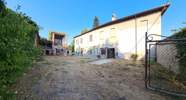 casale in vendita a Gragnano Trebbiense in zona Campremoldo Sopra