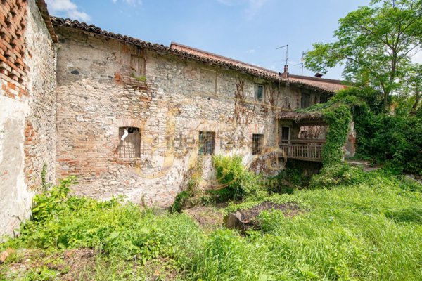 casa indipendente in vendita a Gragnano Trebbiense