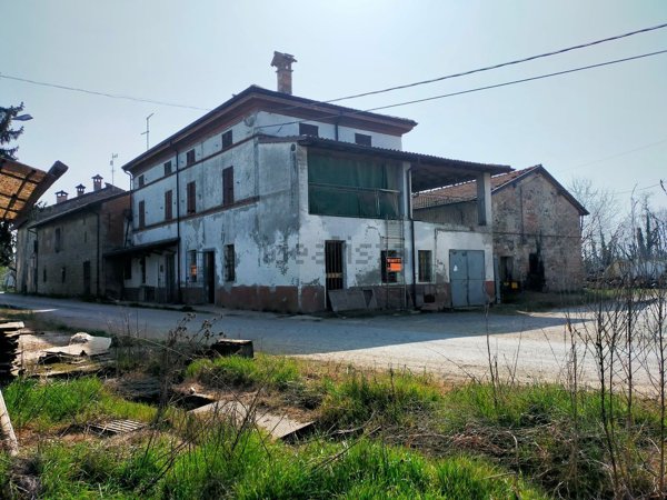 casa indipendente in vendita a Gragnano Trebbiense in zona Casaliggio