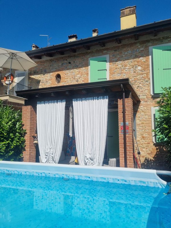 casa indipendente in vendita a Gragnano Trebbiense