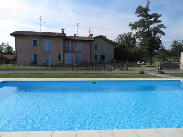 casale in vendita a Gragnano Trebbiense